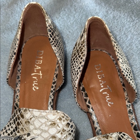 Cream and Brown Textured Flats with Slip-On Design - Picture 2 of 4